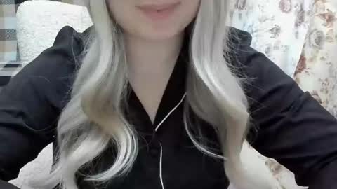 Snapshot of blondymargaret chatting on 8, 3, 2025 blondymargaret online show from 8, 3, 2025