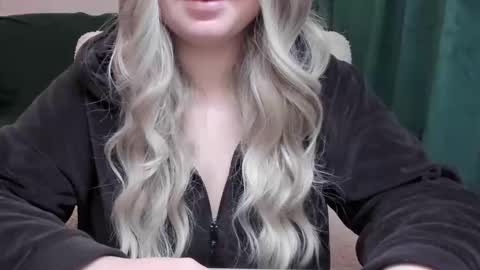 Snapshot of blondymargaret chatting on 17, 12, 2025 blondymargaret online show from 17, 12, 2025