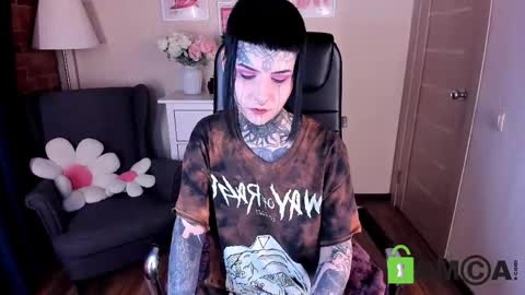 Snapshot of blood__mary chatting on 10, 5, 2026 Mary online show from 10, 5, 2026