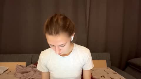 Snapshot of bloody_babe chatting on 5, 12, 2025 Brook online show from 5, 12, 2025