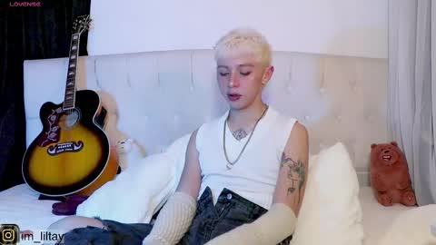 Snapshot of blue_boy_1 chatting on 2, 3, 2025 TAY online show from 2, 3, 2025