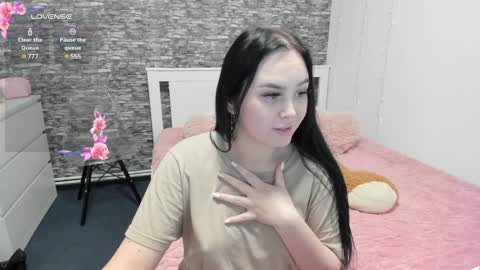 Snapshot of blue_candy28 chatting on 4, 1, 2025 blue candy28 online show from 4, 1, 2025