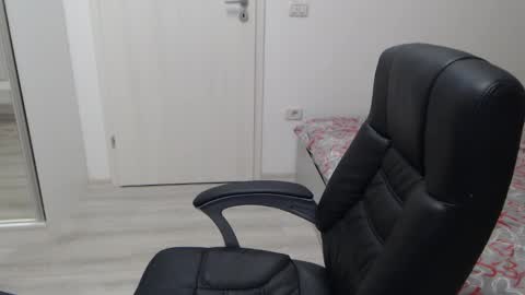 Snapshot of blue_eyes96 chatting on 25, 2, 2025 Juliet online show from 25, 2, 2025