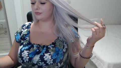Snapshot of blue_eyes96 chatting on 9, 10, 2025 Juliet online show from 9, 10, 2025