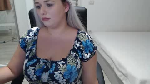 Snapshot of blue_eyes96 chatting on 17, 10, 2025 Juliet online show from 17, 10, 2025