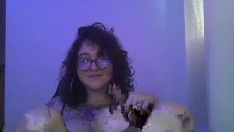Snapshot of blue_liz chatting on 8, 9, 2025 blue_liz online show from 8, 9, 2025