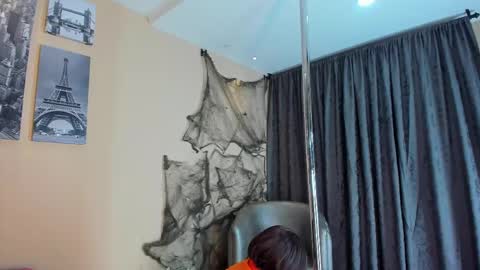 Snapshot of blue_sixx chatting on 19, 10, 2025 blue_sixx online show from 19, 10, 2025