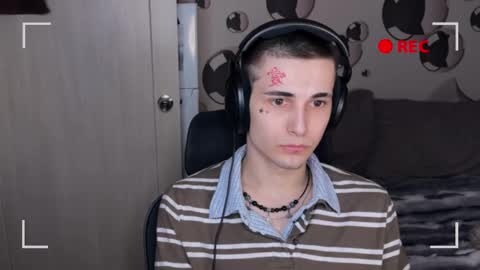 Snapshot of blue_w0rld chatting on 11, 11, 2025 SONNYVAN online show from 11, 11, 2025