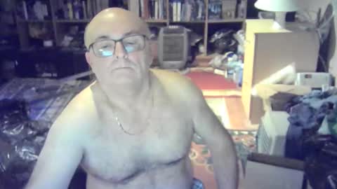 Snapshot of bluebox65 chatting on 4, 12, 2025 bluebox65 online show from 4, 12, 2025