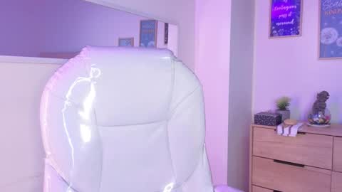 Snapshot of bluee_hazell chatting on 18, 10, 2025 online show from 18, 10, 2025