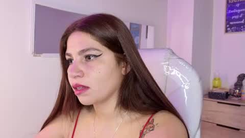 Snapshot of bluee_hazell chatting on 17, 6, 2026 online show from 17, 6, 2026