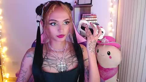 Snapshot of bluee_v chatting on 14, 9, 2025 Im Abril .. Nice to meet you thumb up me please its important INDEPENDENT MODEL online show from 14, 9, 2025