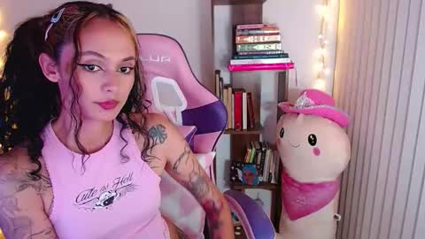 Snapshot of bluee_v chatting on 22, 9, 2025 Im Abril .. Nice to meet you thumb up me please its important INDEPENDENT MODEL online show from 22, 9, 2025