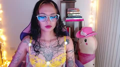 Snapshot of bluee_v chatting on 26, 9, 2025 Im Abril .. Nice to meet you thumb up me please its important INDEPENDENT MODEL online show from 26, 9, 2025