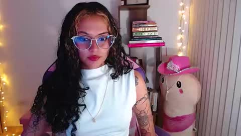 Snapshot of bluee_v chatting on 29, 9, 2025 Im Abril .. Nice to meet you thumb up me please its important INDEPENDENT MODEL online show from 29, 9, 2025