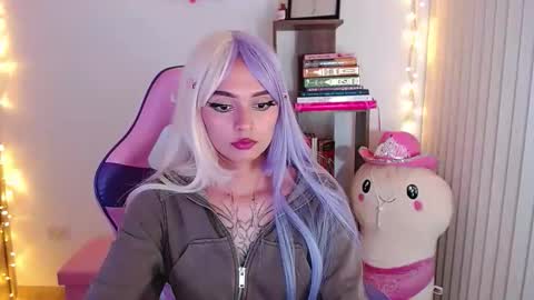 Snapshot of bluee_v chatting on 1, 10, 2025 Im Abril .. Nice to meet you thumb up me please its important INDEPENDENT MODEL online show from 1, 10, 2025