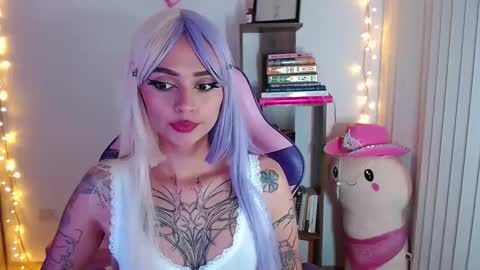 Snapshot of bluee_v chatting on 5, 10, 2025 Im Abril .. Nice to meet you thumb up me please its important INDEPENDENT MODEL online show from 5, 10, 2025