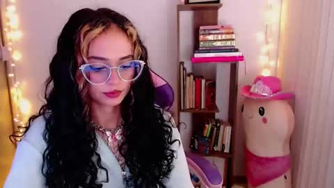 Snapshot of bluee_v chatting on 21, 10, 2025 Im Abril .. Nice to meet you thumb up me please its important INDEPENDENT MODEL online show from 21, 10, 2025