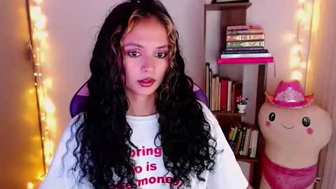 Snapshot of bluee_v chatting on 10, 11, 2025 Im Abril .. Nice to meet you thumb up me please its important INDEPENDENT MODEL online show from 10, 11, 2025