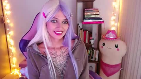 Snapshot of bluee_v chatting on 14, 11, 2025 Im Abril .. Nice to meet you thumb up me please its important INDEPENDENT MODEL online show from 14, 11, 2025