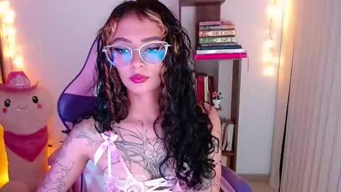Snapshot of bluee_v chatting on 27, 11, 2025 Im Abril .. Nice to meet you thumb up me please its important INDEPENDENT MODEL online show from 27, 11, 2025