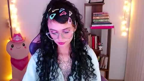 Snapshot of bluee_v chatting on 29, 11, 2025 Im Abril .. Nice to meet you thumb up me please its important INDEPENDENT MODEL online show from 29, 11, 2025