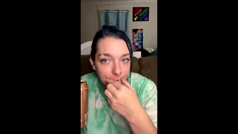 Snapshot of blueeyedbeauty92 chatting on 19, 11, 2025 blueeyedbeauty92 online show from 19, 11, 2025