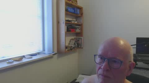 blueeyesn8 online show from 28, 2, 2025