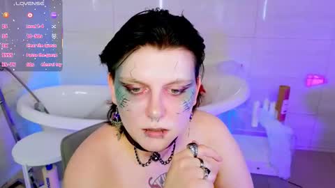 Snapshot of bluelunaray chatting on 25, 10, 2025 Hi my name is Lunaray online show from 25, 10, 2025