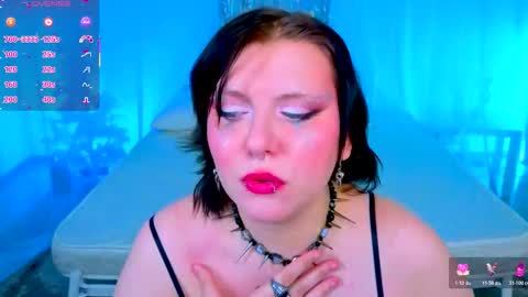 Snapshot of bluelunaray chatting on 20, 12, 2025 Hi my name is Lunaray online show from 20, 12, 2025