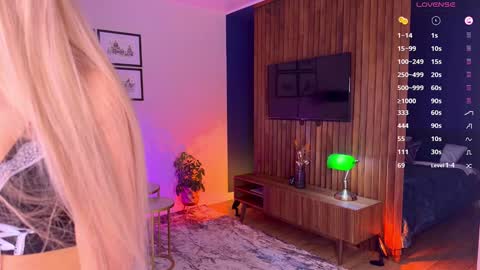 Snapshot of blush_mikki chatting on 18, 10, 2025 Mikki chan online show from 18, 10, 2025