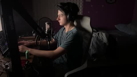 Snapshot of bluskyzz chatting on 16, 12, 2025 BluSky online show from 16, 12, 2025