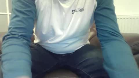 Snapshot of bobby_113 chatting on 15, 4, 2026 bobby_113 online show from 15, 4, 2026
