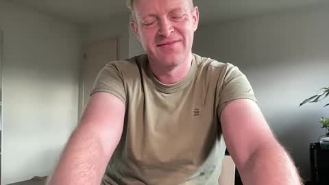 Snapshot of boegieboy76 chatting on 25, 11, 2025 ask me online show from 25, 11, 2025