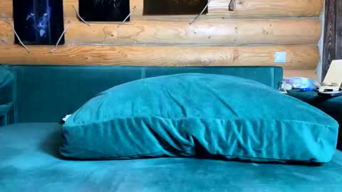 Snapshot of bohemianrhapsody1 chatting on 5, 11, 2025 Nail and Olivia online show from 5, 11, 2025