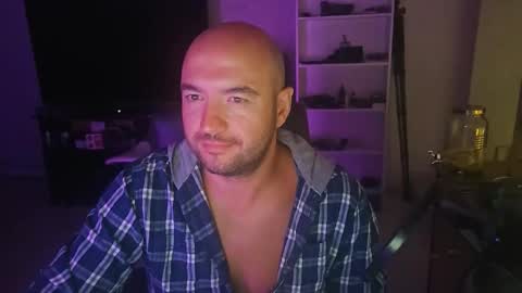 Snapshot of bombastic4 chatting on 13, 11, 2025 bombastic4 online show from 13, 11, 2025