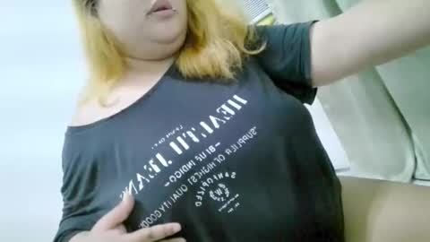 Snapshot of bombastic_darla chatting on 9, 9, 2025 bombastic_darla online show from 9, 9, 2025