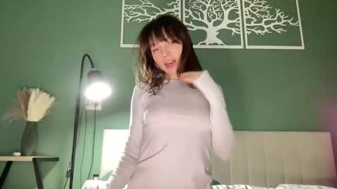 Snapshot of bonjourlabelle chatting on 28, 10, 2025 Mary 3 live time content 18 online show from 28, 10, 2025