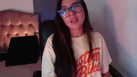 Snapshot of bonnali_lune chatting on 1, 11, 2025 bonnali_lune online show from 1, 11, 2025