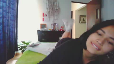 Bonnie  online show from 6, 4, 2026