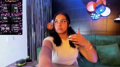 Snapshot of bonnie_cosmic chatting on 8, 10, 2025 Bonnie online show from 8, 10, 2025