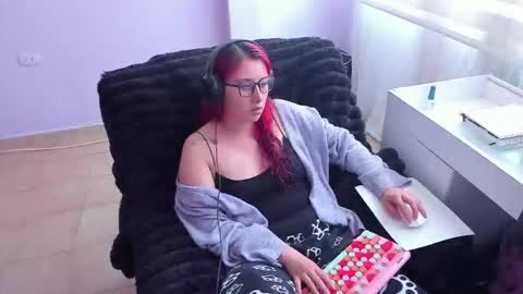 Snapshot of bonnie_moon_ chatting on 8, 10, 2025 Bonnie Help me reach 500 likes online show from 8, 10, 2025