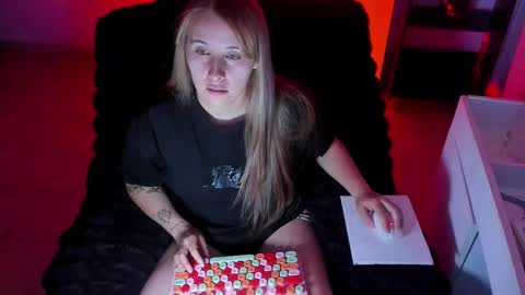 Snapshot of bonnie_moon_ chatting on 16, 11, 2025 Bonnie Help me reach 500 likes online show from 16, 11, 2025