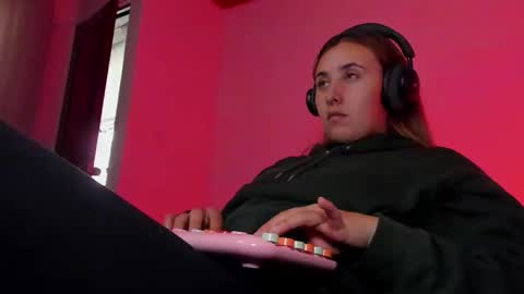 Snapshot of bonnie_moon_ chatting on 22, 12, 2025 Bonnie Help me reach 500 likes online show from 22, 12, 2025