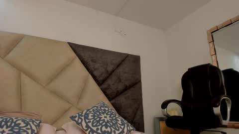   online show from 26, 11, 2025