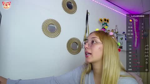 Snapshot of bonny_clyde_xx_ chatting on 23, 12, 2024 Soffy Brooks Independent model online show from 23, 12, 2024