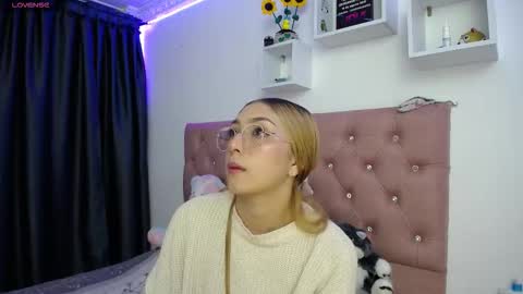 Snapshot of bonny_clyde_xx_ chatting on 18, 9, 2025 Soffy Brooks Independent model online show from 18, 9, 2025