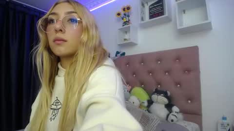 Snapshot of bonny_clyde_xx_ chatting on 9, 10, 2025 Soffy Brooks Independent model online show from 9, 10, 2025