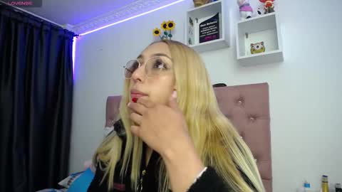 Snapshot of bonny_clyde_xx_ chatting on 13, 10, 2025 Soffy Brooks Independent model online show from 13, 10, 2025