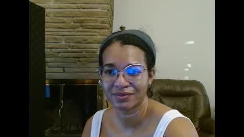 Snapshot of bonvivantb chatting on 6, 10, 2025 Queen Bon Vivantt online show from 6, 10, 2025